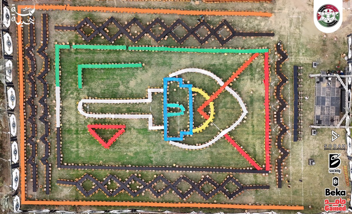 مفتاح البيت 🗝️ رأسه القدس 🕌 ونهايته مثلث العزة، محاطًا بإطار من ألوان العلم، ويحده نقوس الشال الفلسطيني. 🇵🇸🔻

اليوم من إفطار هندسة طنطا بحضور قرابة 2500 شخص، رمضان مبارك وعساكم من عواده. 🌙

#لمة_عيلة5
#راجعين_للّمة
#إفطار_هندسة_طنطا2025