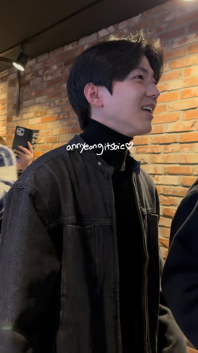 op who took this pictures said there were so many people at the premiere are recording and taking pictures of dowoon, so he went to the restroom for a bit to hid😭 

after few minutes op heard his manager said, “dowoon-ah you can come out now!”