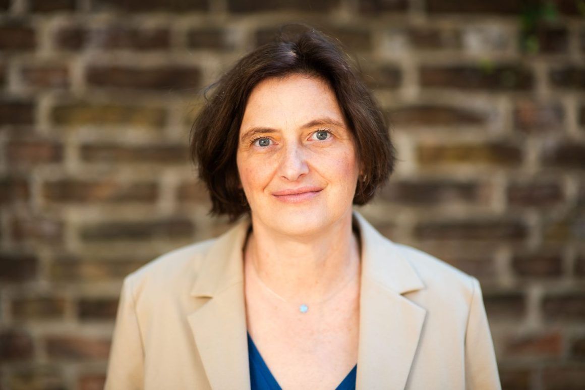 JuedischeOnline's tweet image. Warum die Rückkehr des Rechtsextremisten in Israels Regierung auch uns Juden in der Diaspora zutiefst beunruhigen muss. Ein Kommentar von Ayala Goldmann. buff.ly/ktcpNx7