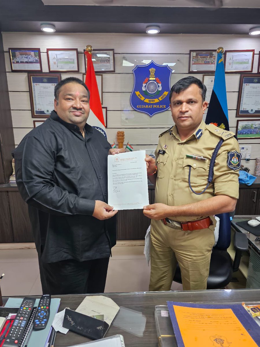 HinduITCell's tweet photo. #ArrestAlert
Mansukh Rathore, who made derogatory remarks against Hindus & the Devipujak Samaj, has been arrested—thanks to swift action taken after a complaint by our founder Shri @Rajput_Ramesh ji.
@HinduITCell, on behalf of the entire Hindu Samaj, expresses heartfelt gratitude to Hon’ble Home Minister Shri @sanghaviharsh ji and Shri @akumarips sir (@IGP_RajkotRange) @GujaratPolice for ensuring a strong, responsive, and vigilant administration.
#JusticePrevails #HinduVoice