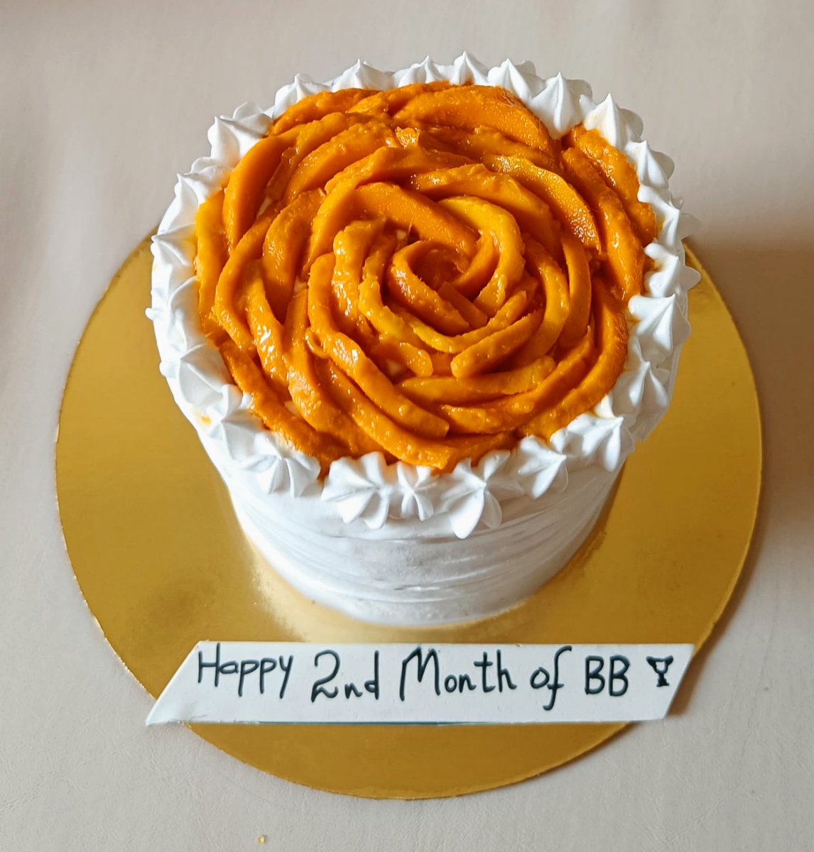 KitchenDiaries8's tweet photo. Season's first - Fresh Mango cake for @KaranVeerMehra for completing 2 months of his win 🧡

#KaranVeerMehra #KaranVeer #BiggBoss18 #BiggBoss https://t.co/8DKFTfYBOH