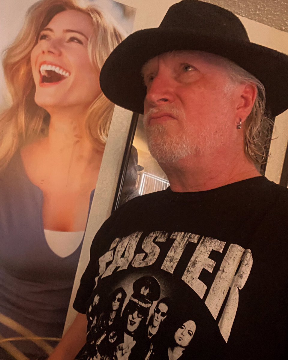 Izzy Presley tweet media