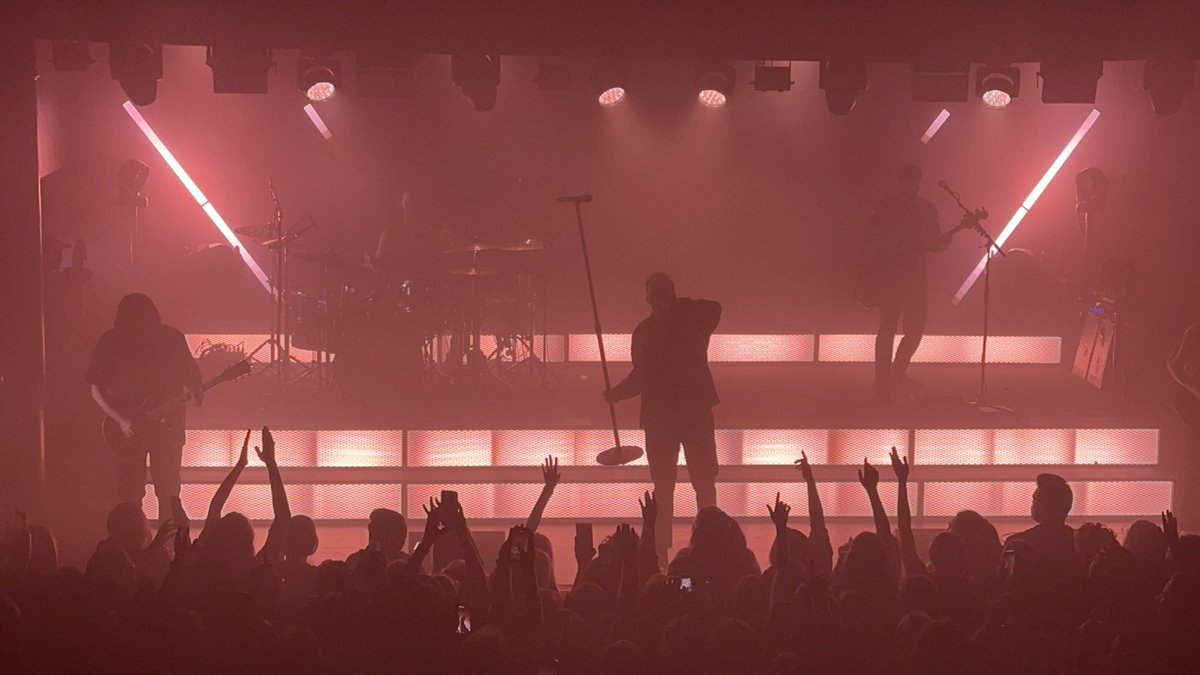 MegzzAnne's tweet photo. Last ever @youmeatsix show last night didn’t realise how emotional I would be knowing that is it 💔🩷

This band has given me so many amazing memories and allowed me to meet some of the best people https://t.co/g6Jt1uLizv