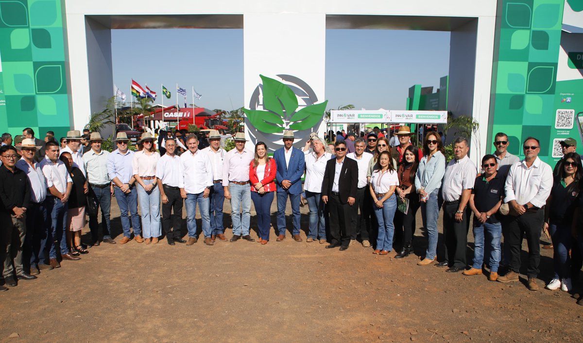 magparaguay's tweet photo. 🚜El ministro @CarlosGimnezGo1, participó de la inauguración oficial de la feria agropecuaria "Innovar".

🤝Reafirmó el compromiso del Gobierno con una presencia real y efectiva del Estado en beneficio de los productores.

Más datos🔗https://t.co/6UtKahQEgS

#EstamosConElCampo🇵🇾 https://t.co/DKo3WOK7Tf