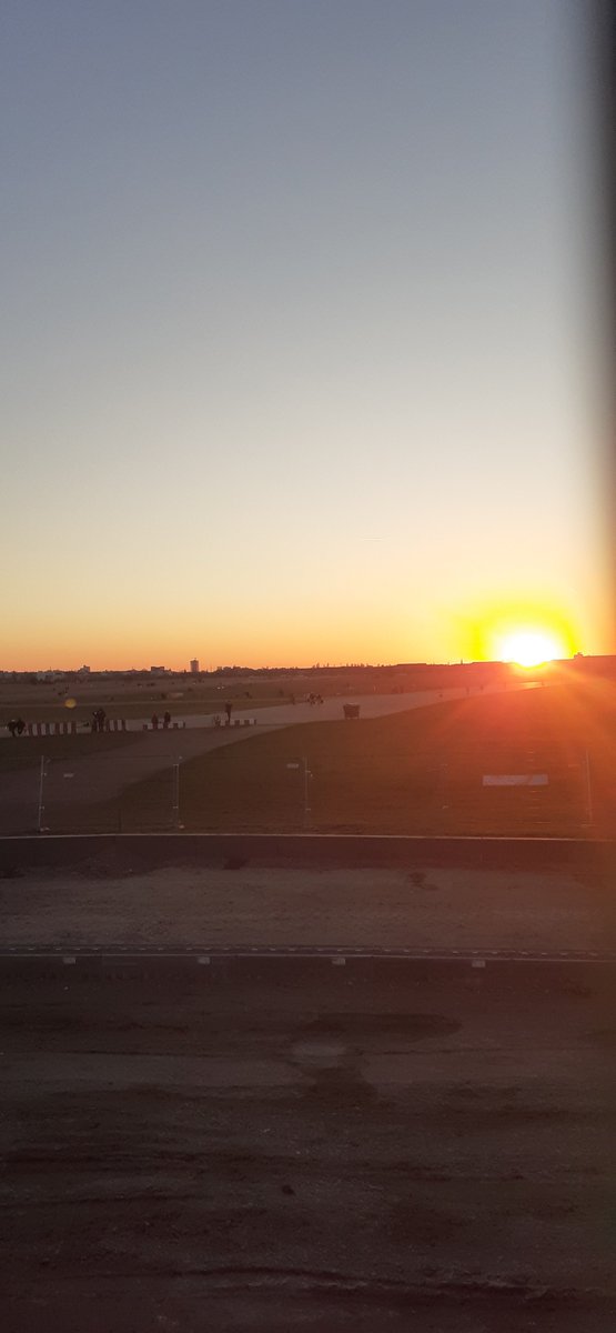 ReinholdSteinle's tweet photo. #tempelhoferfeld #flughafentempelhof #Neukoelln #Schillerkiez #Sonnenuntergang #Berlin #sonst #visitberlin
Führung Neukölln Schillerkiez und Rollbergviertel mit Reinhold Steinle https://t.co/TZhCJfxjTU