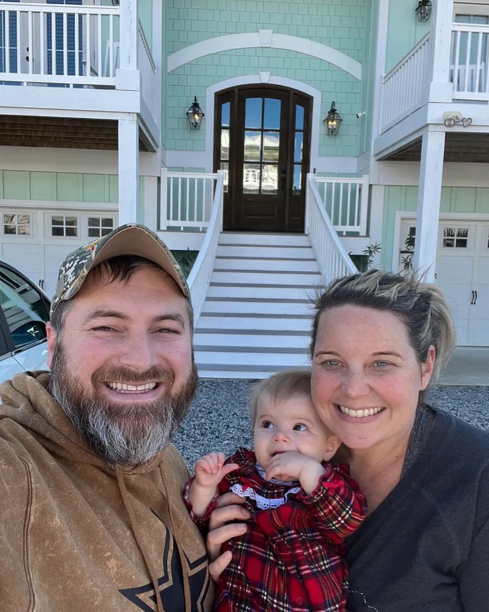 soberdotcom's tweet photo. Kristen’s journey to sobriety wasn’t about hitting rock bottom—it was about reclaiming herself. Through motherhood, loss, and love, she built a life she no longer wants to escape. Read her powerful story at the link in our bio. ❤️ #SoberLife #RecoveryJourney https://t.co/hItgKyhg3n