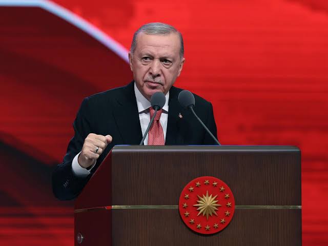 cemalettinctk's tweet photo. Çakal ne kadar hile bilirse, kurt da o kadar yol bilir! https://t.co/tMIDjL7ksF