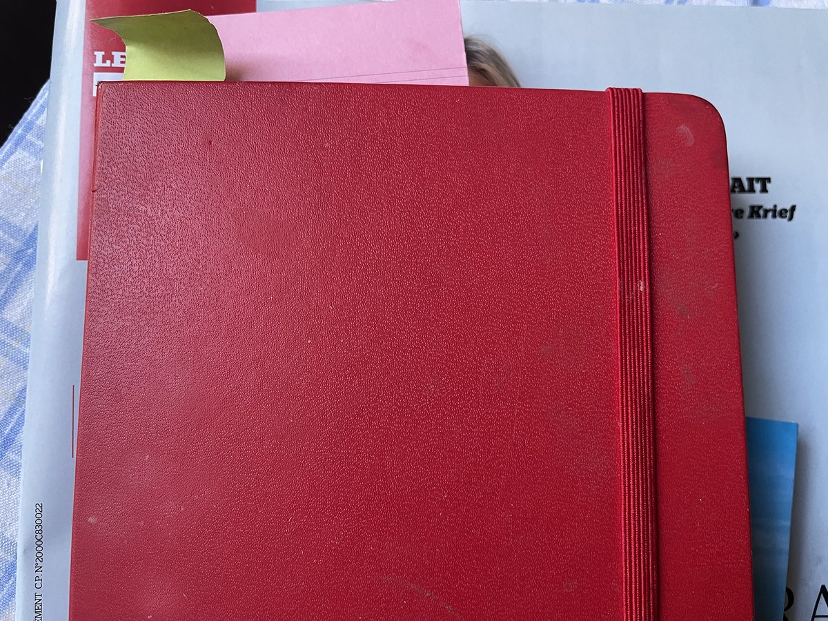 realbeck's tweet photo. @matter_birgit @kunsttalk1 Ich habe auch so ein rotes Buch ;)
Das war mal ein Kalender für 2017, aber ich nutze es immer noch seitdem für alle Arten von Notizen. https://t.co/w8TtFWkats
