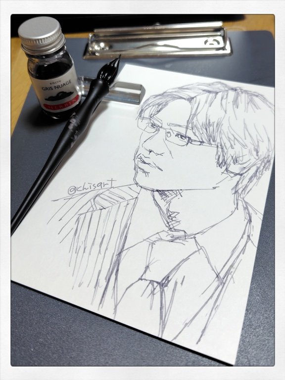 ガラスペンで直書きシュウさん。難しくって描き直しの3枚目☺️最近一番手に馴染むのはこれと、もう一本持ってる同じ形のガラスペンかも😆 
