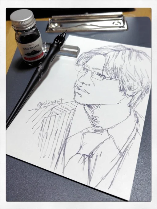 ガラスペンで直書きシュウさん。難しくって描き直しの3枚目☺️最近一番手に馴染むのはこれと、もう一本持ってる同じ形のガラスペンかも😆 