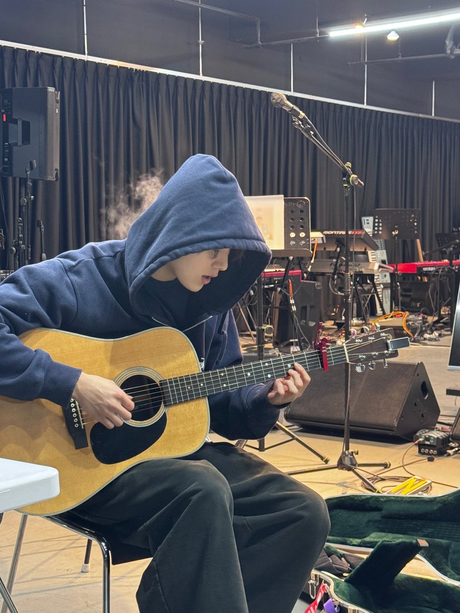 offclASTRO's tweet photo. SANiGHT-만남
D-day1
로하~하루만지나면 공연이네요~~~저는 열심히 준비하고있어요😊 로하가 드코 알려달라길래 와써용 이번 공연 드코는 두구두구두구 저랑 데이트하는거니까 데이트 복장 어때요??ㅎㅎ 나도 멋있게갈게요~🌙 https://t.co/O9B6WCh959