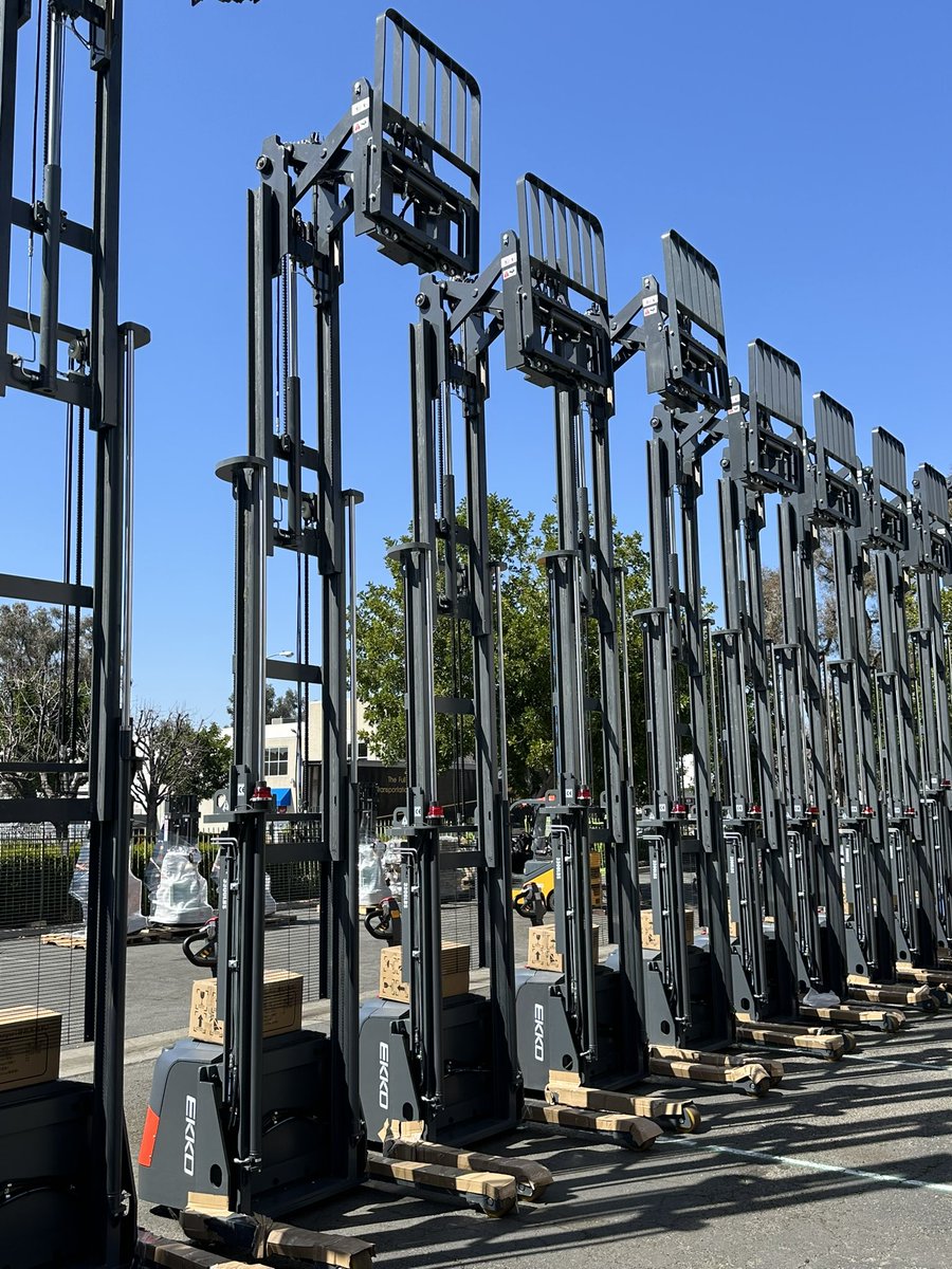 EKKOlifts's tweet photo. The #ER15-177Li Reach Stacker in stock now! We are so ecstatic to announce that we’ll be receiving more than 1000 electric units in 2 just months ! Lift up to 3300 lbs to a soaring 177-189-216 inches!
Contact us to learn more!
https://t.co/WHEJyJzWDt
info@ekkolifts.com https://t.co/QiEd99bQRT