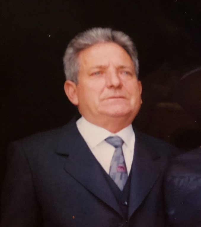 .
Manuel Raúl Pérez 
.
Cada día tengo presente tu amor, tus consejos y tus valores. 
.
Y a pesar de que ya no estés presente, jamás dejaré de sentirte. 
.
Te quiero Papá!! ❤️
.
#diadelpadre