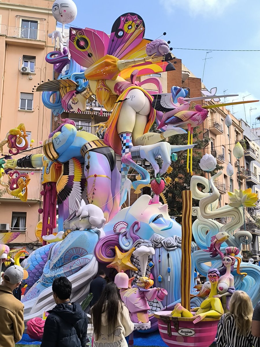 _socialwebs's tweet photo. 🔥 ¡La magia de las #Fallas2025

Arte, fuego y pasión en cada rincón de #Valencia 

Cada monumento, cada mascletà, cada noche iluminada es pura emoción ❤️‍🔥

#Fallas #CasalesFalleros #FallasValencia https://t.co/Edu6V30xLh