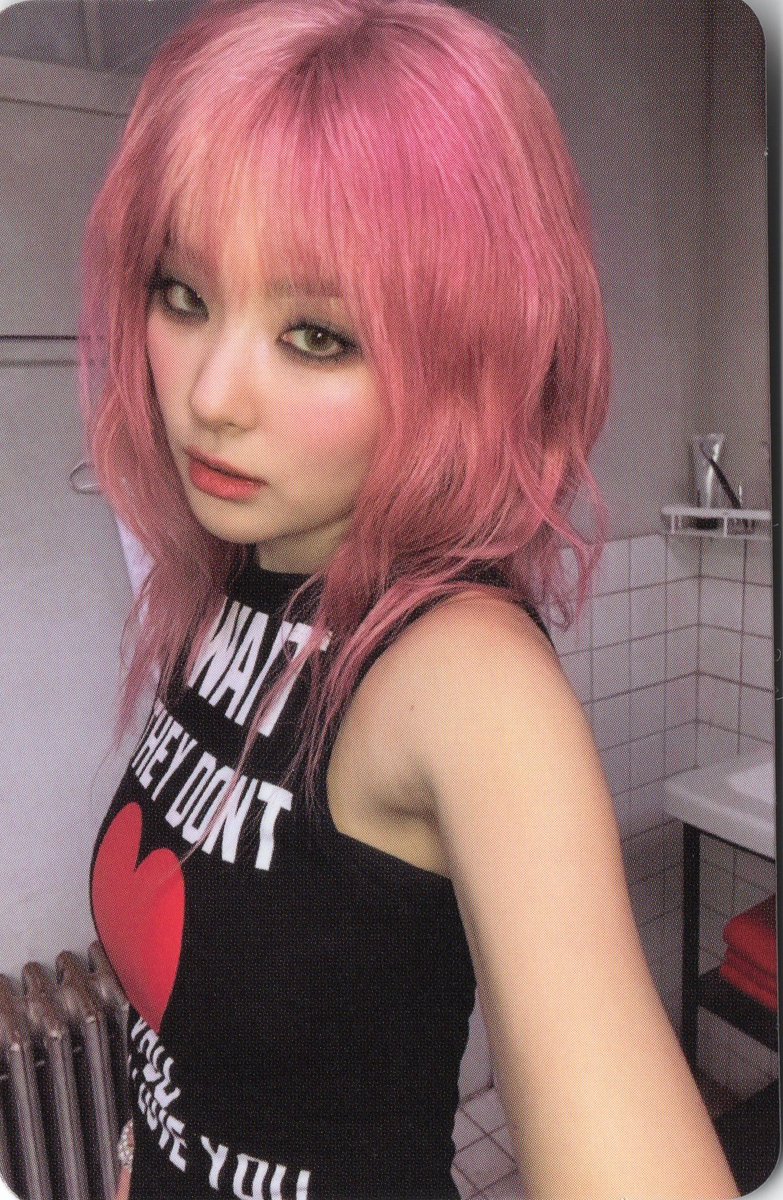deadmanrunnins's tweet photo. more seulgi accidentally on purpose pc scans https://t.co/SmfsarxXGd