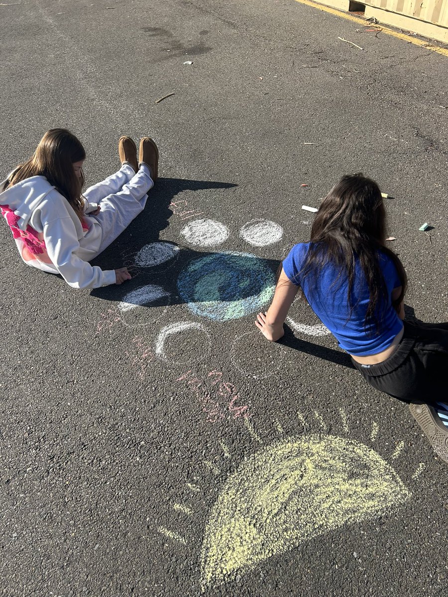 Moon phase chalk modeling 🌙  🌕 🌖 <a href="/WPSEisenhower/">Eisenhower Middle School</a> <a href="/MrsSimonsClass/">Kimberly Simon</a>