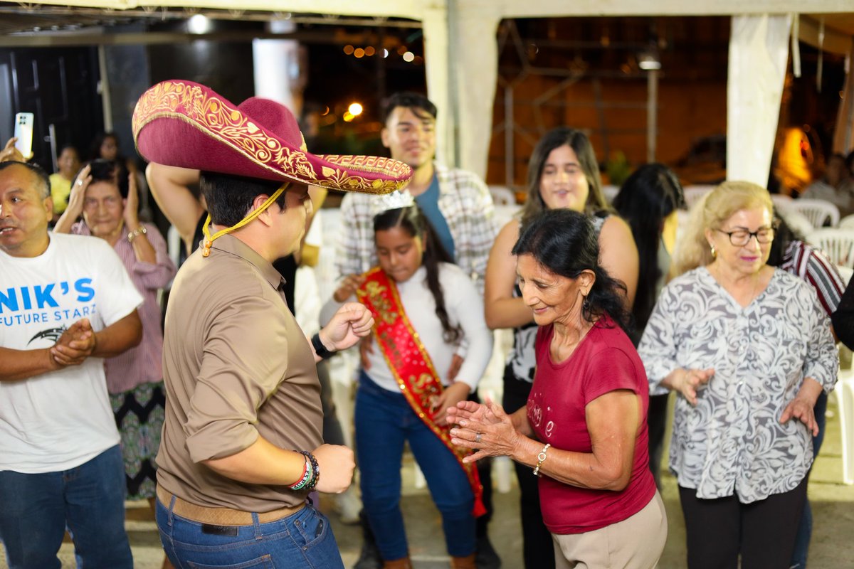 La cultura nos une, nos llena el alma y nos recuerda lo valioso de nuestras tradiciones. 💚🤍❤️ En el barrio San José vivimos una noche, donde el arte, la música y la alegría de nuestra gente fueron los protagonistas. Gracias a todos por este momento especial #JonathanToroAlcalde