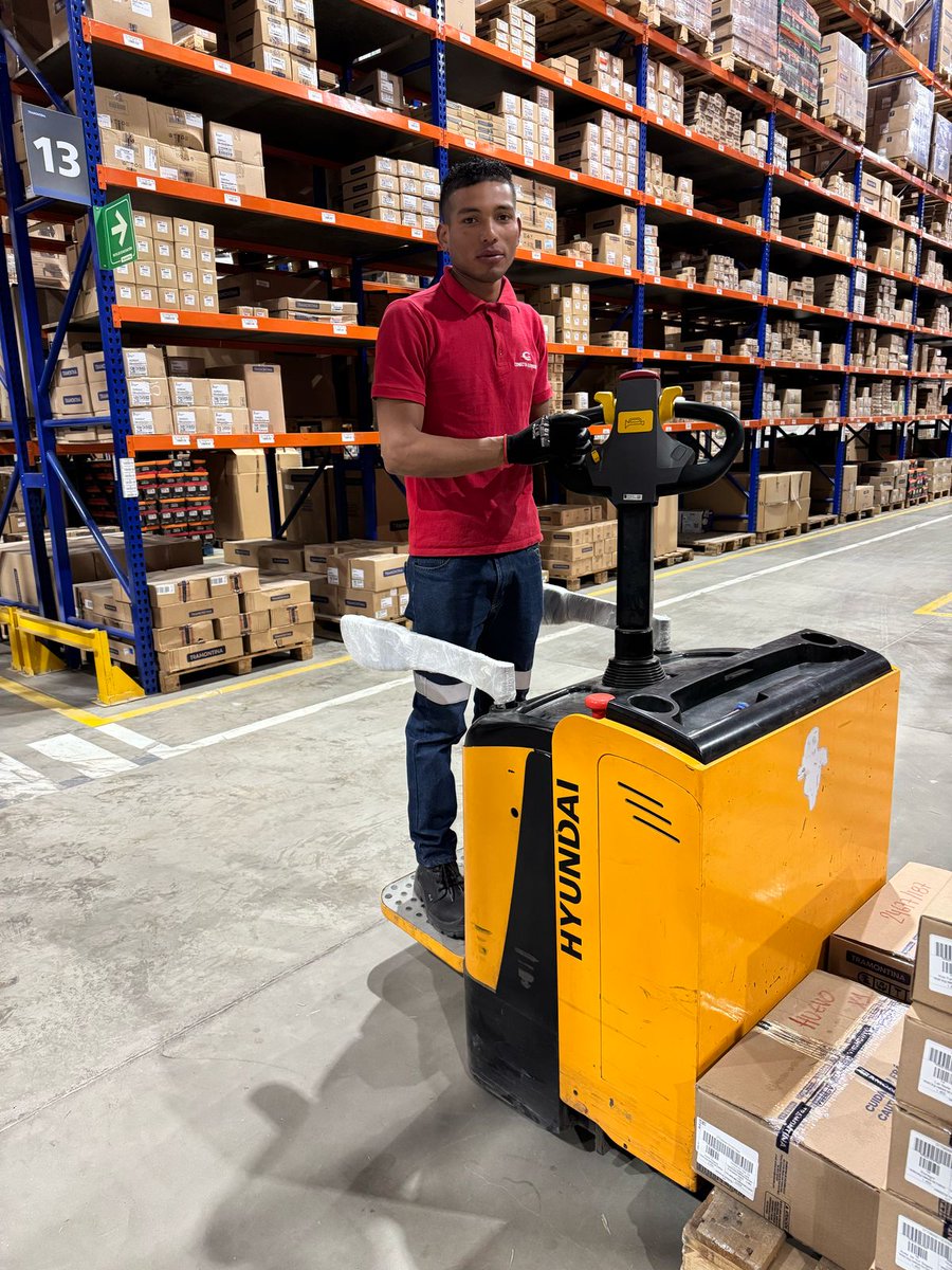 ConectaExpress's tweet photo. 🚛💪 Hoy celebramos a los hombres de Conecta Express 💙✨ Su dedicación, esfuerzo y compromiso hacen que cada entrega llegue a su destino con seguridad y eficiencia. ¡Gracias por ser parte fundamental de nuestro equipo! 💼🚛

🔹 ¡Feliz Día del Hombre! 🎉👨‍💼 #HombresConecta https://t.co/QeGfXRWO0x