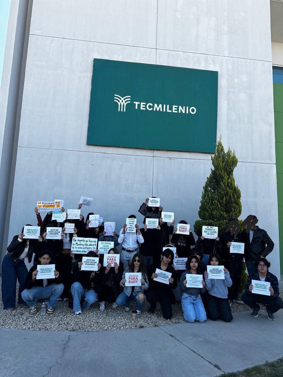 lAlgodon_Azucar's tweet photo. Hoy el campus TECMILENIO CD JUÁREZ nos unimos en apoyo a #justiciapararudy.
¡NO ESTÁN SOLOS, NOSOTROS TAMBIÉN LOS APOYAMOS!
#justiciapararudy #campuscdjuarez #tecmi #TecmilenioLastorres #tecmilenio https://t.co/OqdLbTOshO