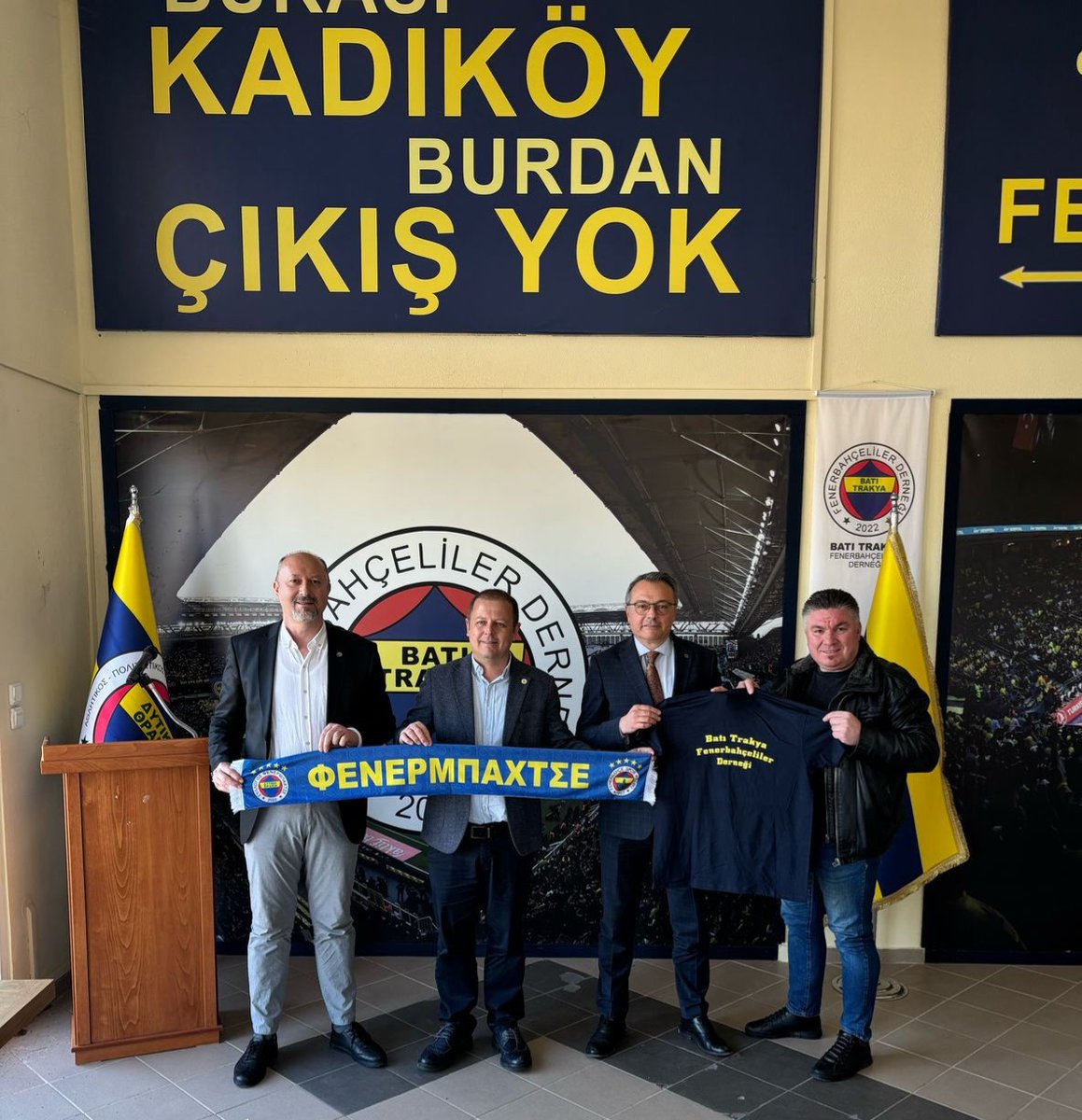 bat_dernegi's tweet photo. B.T.T.D Derneği Genel Başkanı Sayın Hasan Küçük ve Dr. Mehmet Hasanoğlu'nun derneğimize gerçekleştirdiği nazik ziyaretlerinden dolayı memnuniyet duyduk. Kendilerine teşekkürlerimizi sunarız.
#BatıTrakyaFenerbahçelilerDerneği #BTDD #Ziyaret https://t.co/R8EaQXxhCi