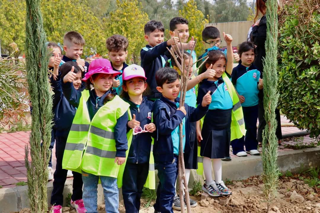 في إطار الحملة الوطنية للتشجير ..
جامعة كركوك تشهد أكبر حملة تشجير منذ تأسيسها 

في اطار المبادرة الوطنية للتشجير التي اطلقها دولة رئيس الوزراء السيد محمد شياع السوداني والتي تبنتها وشاركت فيها وزارة التعليم العالي والبحث العلمي،