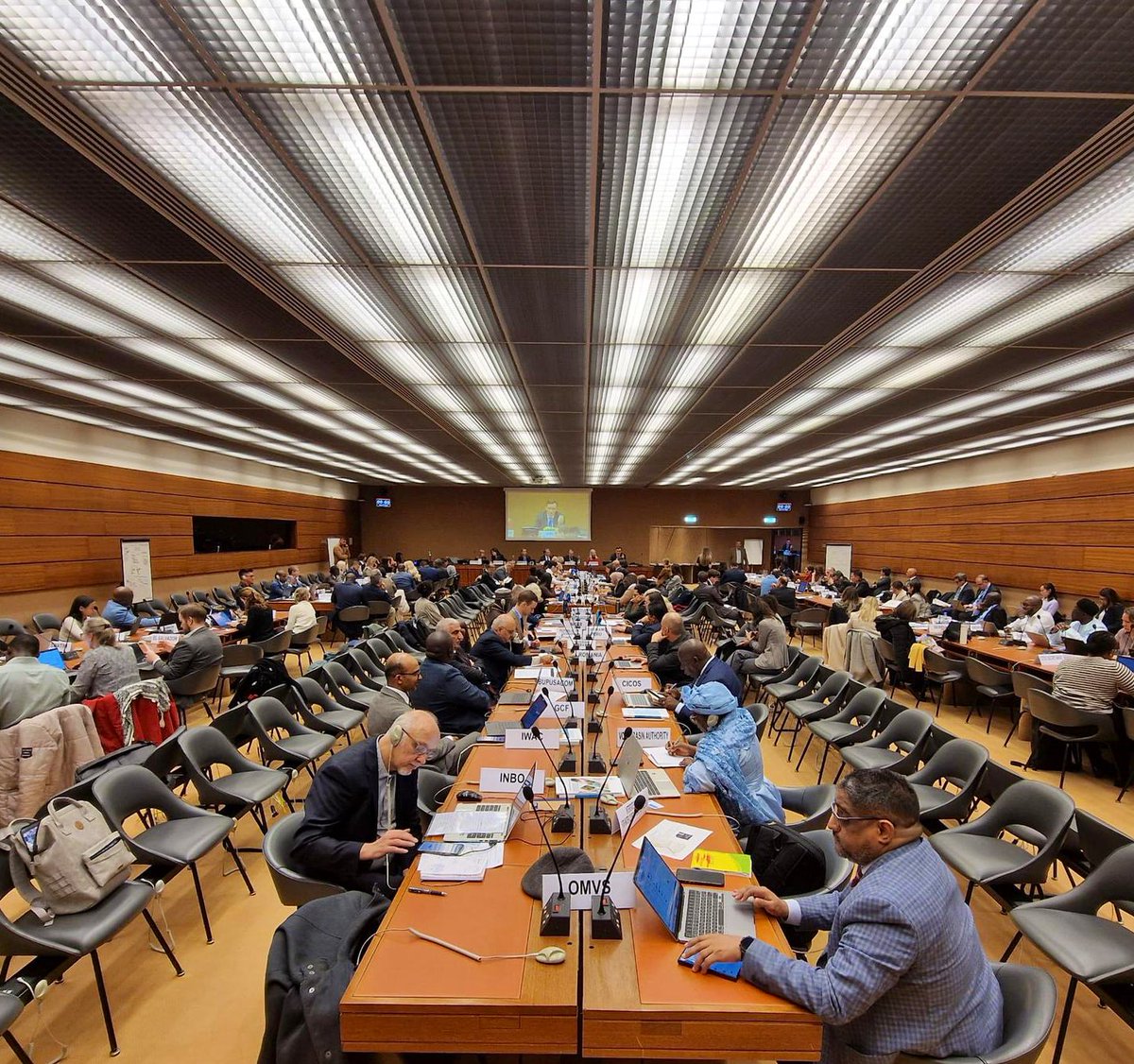 Water experts are in Geneva this week! 💦 

The Bureau meeting of the UN #WaterConvention, chaired by 🇸🇮 Aleš Bizjak, successfully concluded- but the agenda and work continues! 

Up next: Global workshop on boosting climate resilience, with a focus on floods &amp; health.