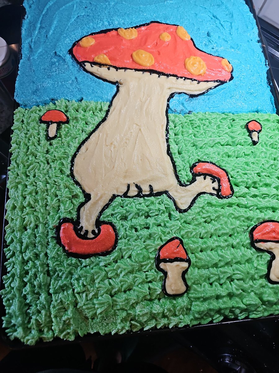 Mischievous_Ma's tweet image. My kiddo asked for the #DeliciousinDungeon walking mushroom for a birthday cake, and while it ain't pretty, it'll sure taste good! 😂