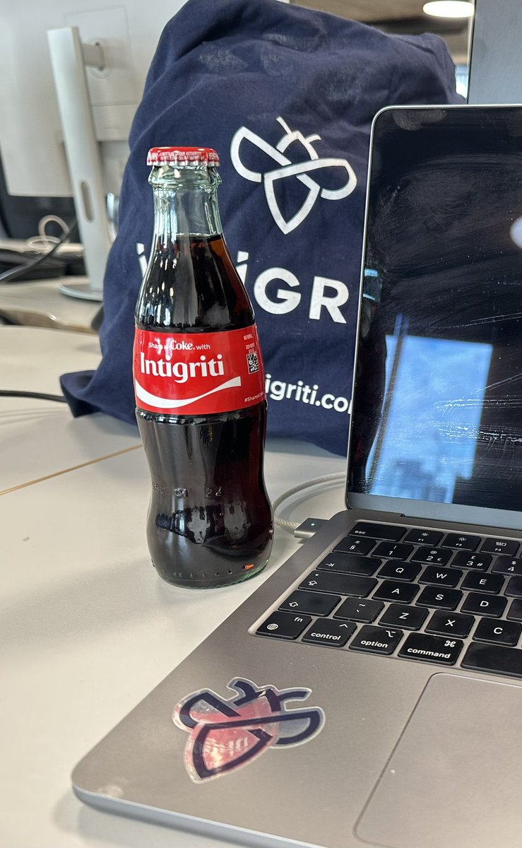 Re-united with this amazing gift from the recent US trip

Think you have a better gift from a customer or security partner? - let’s see them below 

#intigriti #bugbounty #coke #hackwithintigriti