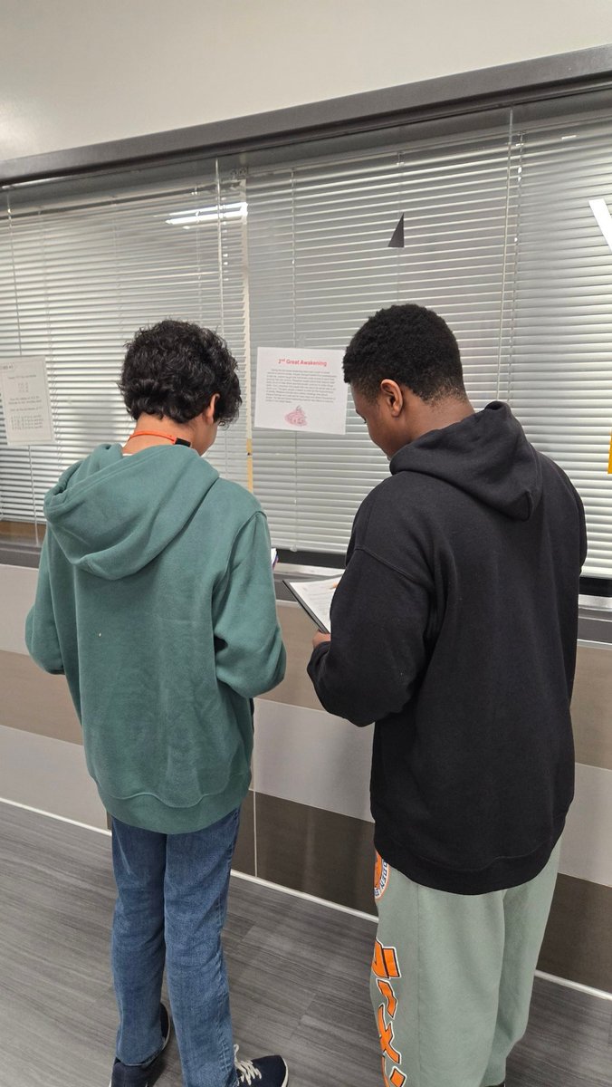 RobersonSpring's tweet image. Today Mr. Presley&apos;s 8th-grade Social Studies class is bringing history to life! 🏛️✨ Students explored the reforms of the 19th century with a hands-on scavenger hunt &amp;amp; gallery walk—learning, discovering, and making connections along the way! #HistoryInAction #EngagedLearning