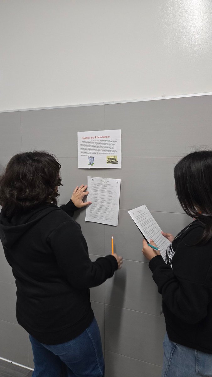 RobersonSpring's tweet image. Today Mr. Presley&apos;s 8th-grade Social Studies class is bringing history to life! 🏛️✨ Students explored the reforms of the 19th century with a hands-on scavenger hunt &amp;amp; gallery walk—learning, discovering, and making connections along the way! #HistoryInAction #EngagedLearning