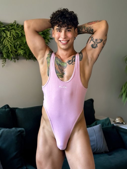 Watch Emi Vela's leaked NSFW photo on TwXstars