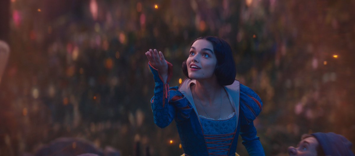 evanslarsons's tweet photo. #SnowWhite is a charming &amp; magically modernized Disney reimagining. The classic story of fairness flourishes throughout, the visuals are vibrant &amp; the musical numbers are a delight to listen to. Rachel Zegler shines, proving why she‘s the fairest fit to play the iconic princess. https://t.co/XlqpziP59m