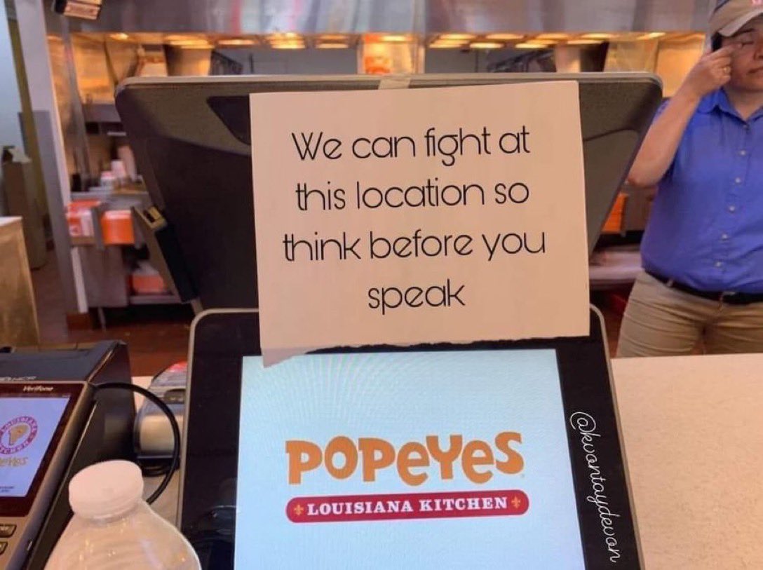 bnvys's tweet image. Popeyes is buggin 🤣