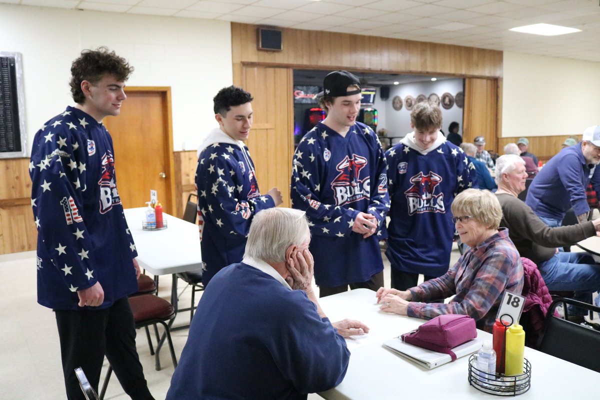 NorthIowaBulls's tweet photo. A big thanks to the marvelous folks from the Mason City VFW for having us over last night and treating us to a lovely tenderloin dinner! We’re happy to show off these military appreciation jerseys and to give some tickets to our veteran friends!
#MasonCity #NorthIowaBulls #VFW https://t.co/k7XzceN8b6