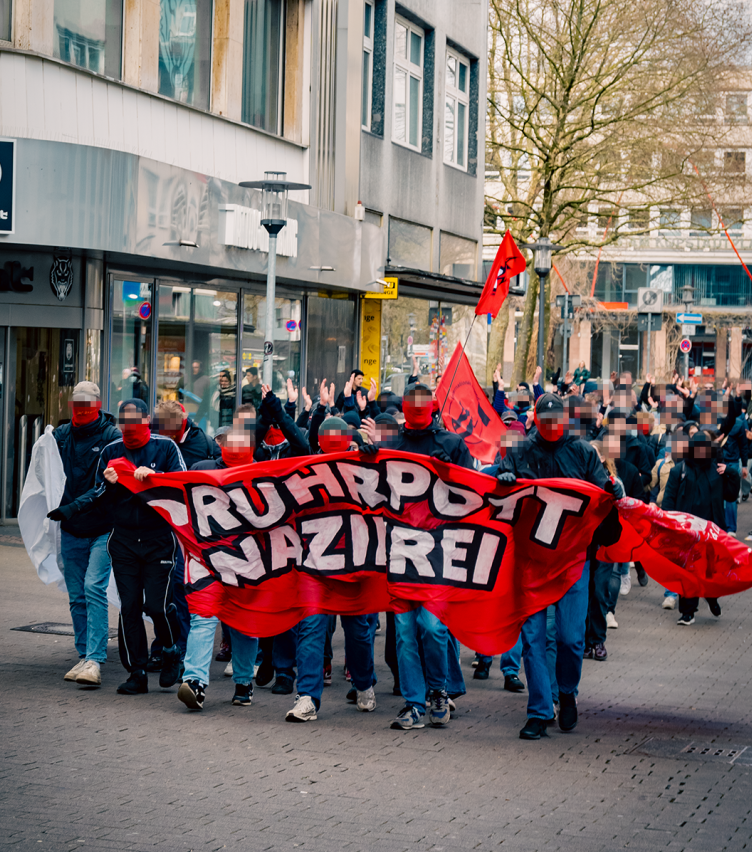 komaufbau's tweet photo. Am kommenden Wochenende bundesweit auf die Straße gegen faschistische Aufmärsche, so wie am vergangenen Wochenende in #Essen: #E1503 https://t.co/iyCas2Y1uU