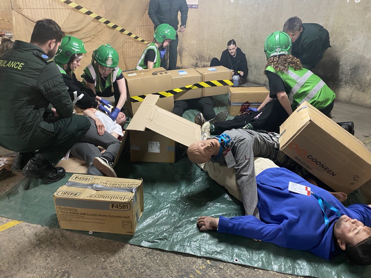 DebbieHolley1's tweet image. It’s our student live exercise today - injuries are fake and created by our fab ⁦@inspiredAUB⁩ student partners ⁦@BU_ParaScience⁩ ⁦@BUPhysio⁩ ⁦@hss_bu⁩ ⁦@AnandDPandyan⁩