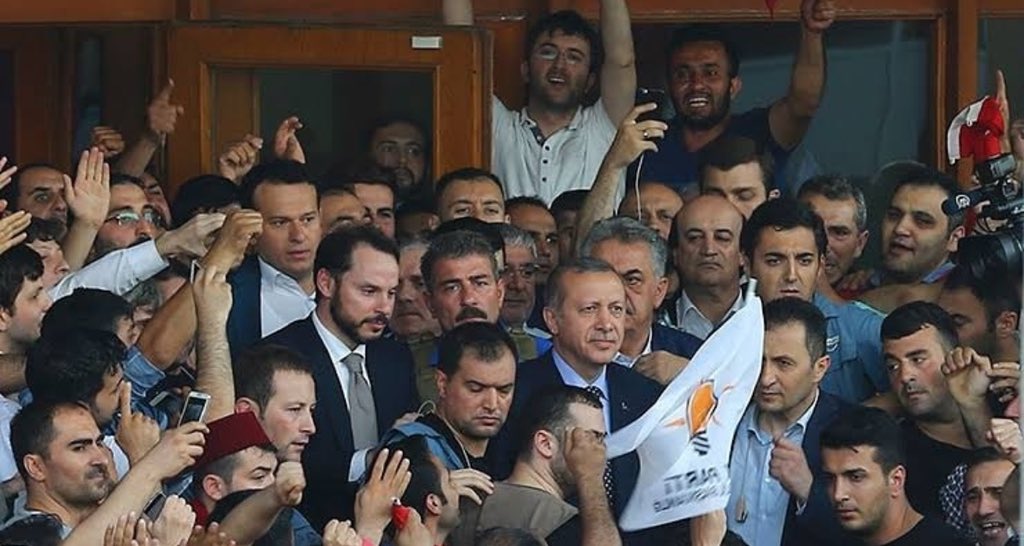 Dün de bugün de millet yanında!
<a href="/RTErdogan/">Recep Tayyip Erdoğan</a>