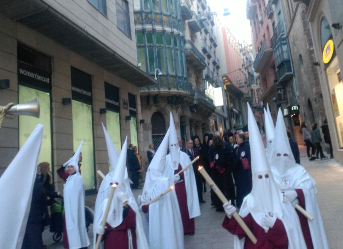 La Cofradía del Cristo de la Agonía ultima los detalles de su programa de actos para esta Cuaresma y Semana Santa 2025, que se publicará en breve.
📌 Este año habrá novedades, con nuevas actividades que enriquecerán nuestra vivencia de la Pasión, 
📅 Próximamente, más detalles