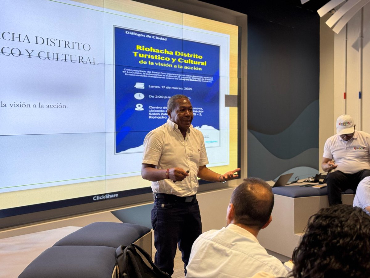 LPDEARMAS's tweet image. Desde el escenario Diálogos de Ciudad, compartimos puntos de vista en el empeño de seguir en la tarea de construir una mejor ciudad para todos. Dialogamos sobre #LeydeDistrito y la necesidad de dar los pasos necesarios para su implementación