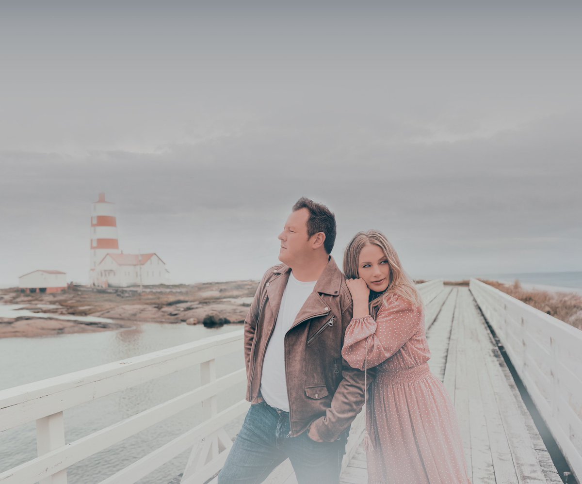 Notre album « À bon port » est disponible en format cd ou clé USB sur la boutique en ligne de Maxime ou en version numérique sur vos plateformes préférées! 💿❤️
L’avez-vous écouté? ☺️

Graphisme: PIXSL par Stephane Lamontagne
📸: Kassandra Blais