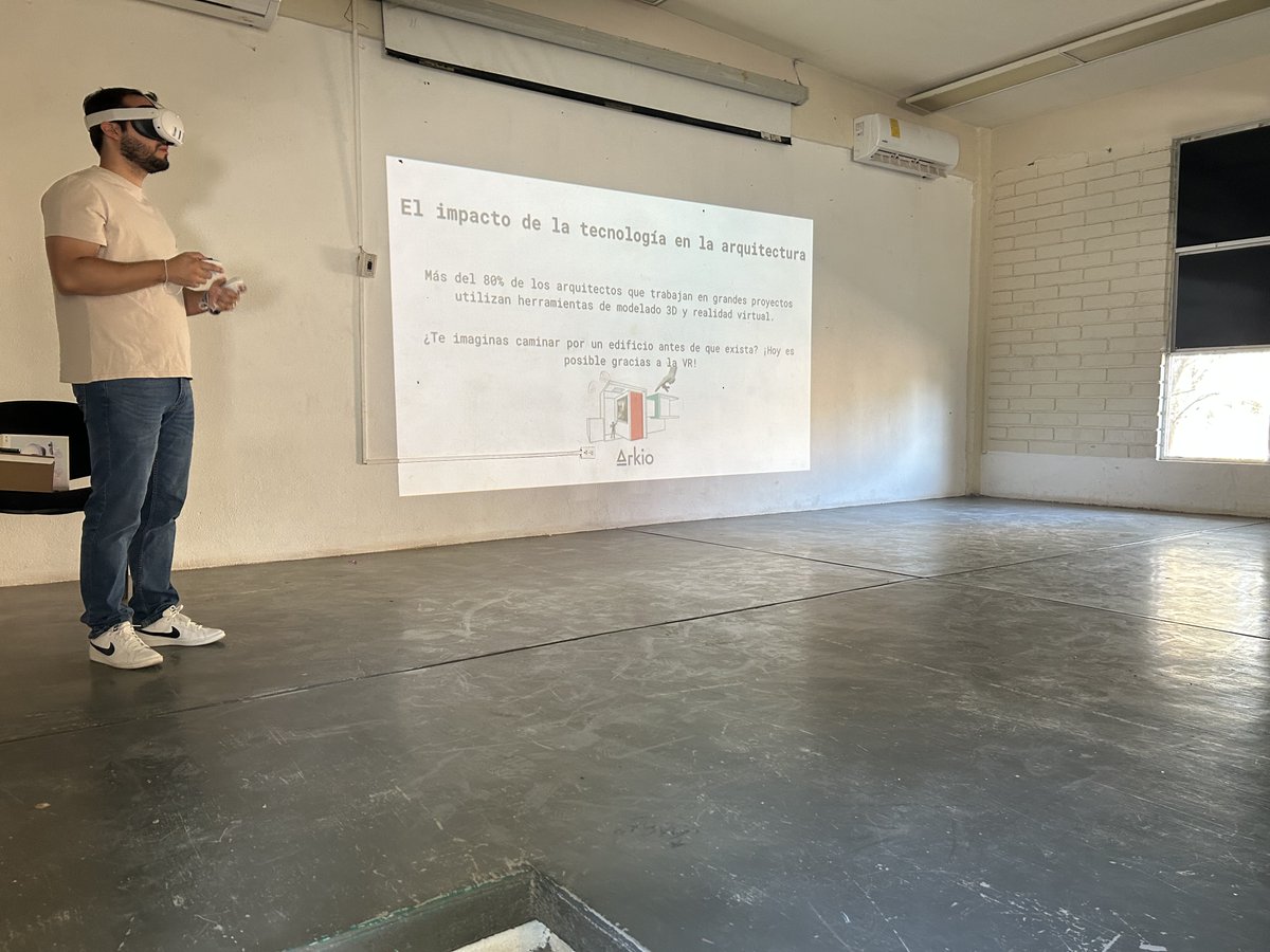 conalep_sonora's tweet photo. #RealidadVirtual 🦾🦿👩💻👨💻
Gracias a la asociación #Dimex Ideas, quienes estuvieron presentes en #CONALEP plantel #HermosilloII para brindar a los alumnos el taller de "Realidad Virtual e Inteligencia Artificial: Descubriendo el potencial". https://t.co/aLyYNNLU0Q