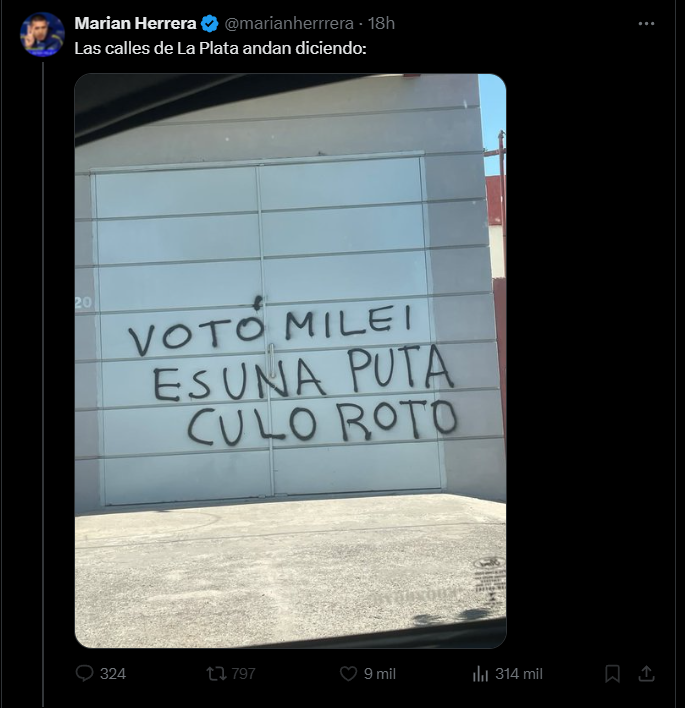 TraductorTeAma's tweet photo. Los kukas, que armaron un ministerio de mujeres, le pintaron el local a una mujer que votó a Milei.

Que bueno haber cerrado ese Ministerio de Mujeres que alimentaba a la econoñoqui Candelaria Botto. https://t.co/bcQpZz3bvS
