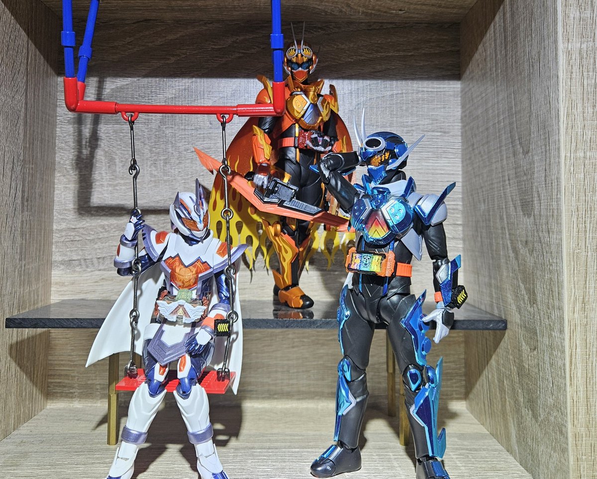 Tabris__'s tweet photo. こうやって見るとなんか「お二人を見守っている」な感じがする
尊い😭
#t_shf
#仮面ライダーガッチャード https://t.co/ZxYHsZhxdk