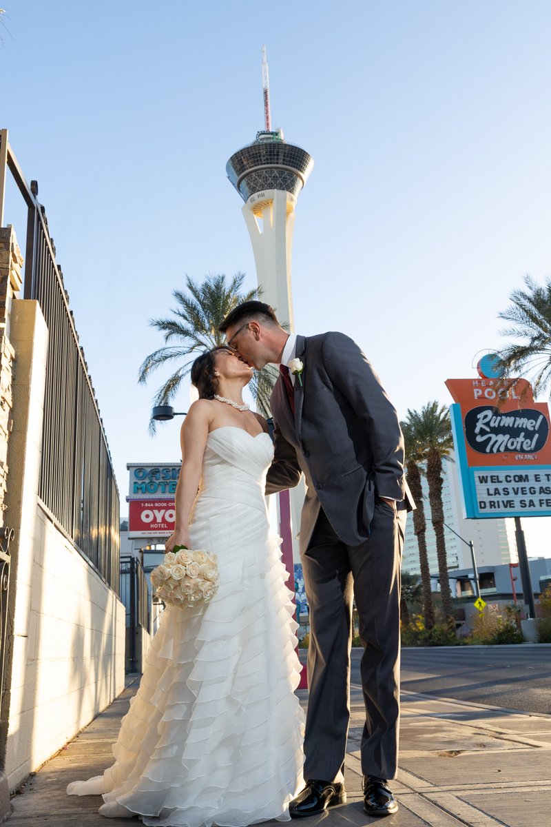 EverAfter702's tweet photo. 📸✨ Iconic love, captured flawlessly! This stunning shot is proof that world-class photography isn't just about taking pictures—it’s about preserving moments that take your breath away.

 #Vegas #VegasVows #wedding #vegaswedding #vegasweddingchapel #vegaschapel https://t.co/hB1qk99xzL