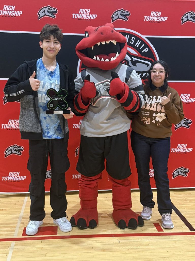 This past weekend, RTHS MER club hosted an Aerial Drone Competition. Our 60466X team won the Judges' Award, and our 60466A team won the Airmanship Award and finished third in the tournament. 60466C finished 4th in the qualifying round. Please congratulate these teams.