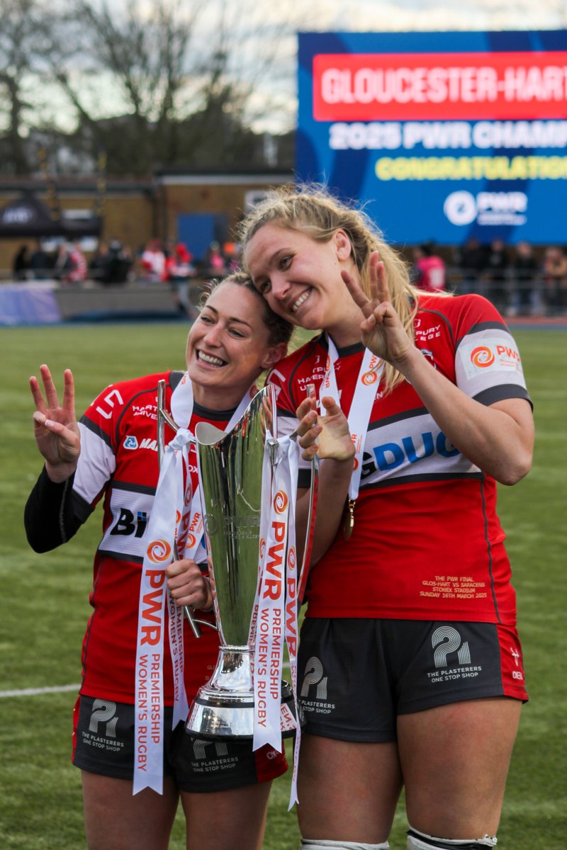 BUZZ16's tweet image. 𝗧𝗛𝗥𝗘𝗘. 𝗣𝗘𝗔𝗧. 🏆🏆🏆

A huge congratulations to @gloshartpury on winning their third consecutive title! 🎪

What an incredible final that perfectly reflected a whirlwind 2024/25 PWR season. 

You can watch back our extensive coverage on @ThePWR's YouTube channel 📺