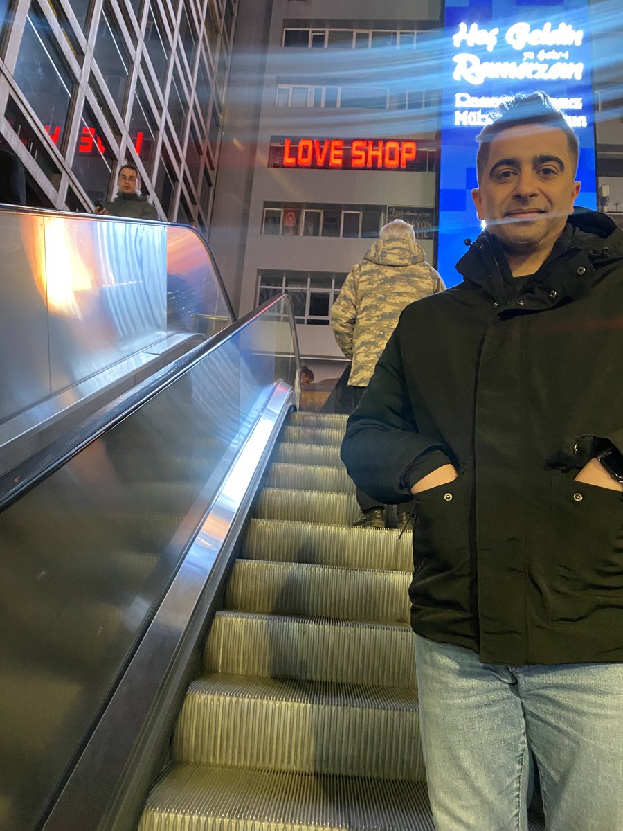 Bir şeyler lazımsa getireyim 
<a href="/yyozann/">ozan</a>