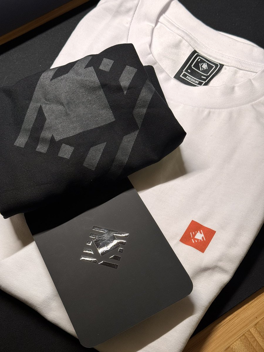 jomifepe's tweet photo. Thank you @raycastapp for the goodies 🫶

Quality is on point ✨ https://t.co/DwEOBdTDQo