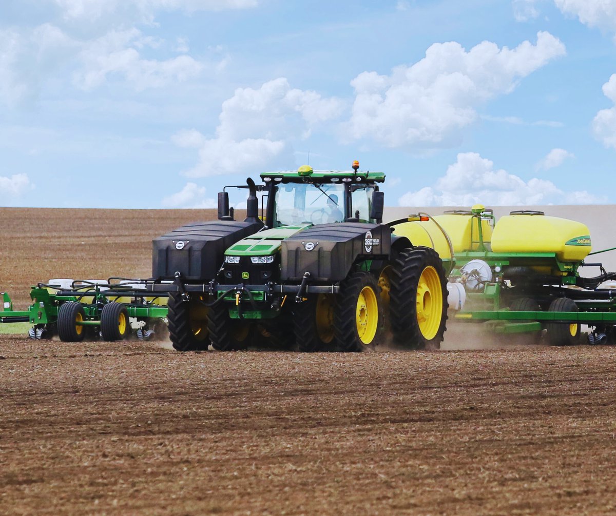 360_YIELD's tweet photo. At 360, we like to keep things efficient by making the most of the planting pass! 
✅We apply nitrogen with the planter using 360 BANDIT and 
✅ Starter fertilizer with the planter using 360 WAVE
So how do we carry all that liquid? With 360 TANKS!
https://t.co/nRYTJfkzc3 https://t.co/2j4MvM4ZmA