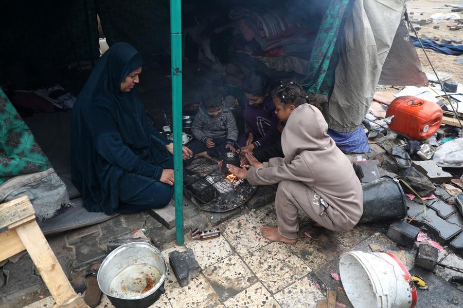 أعلن المكتب الإعلامي الحكومي في غزة اليوم (الأربعاء) أن القطاع دخل أولى مراحل المجاعة مع استمرار إغلاق المعابر ومنع إدخال المساعدات الإنسانية.